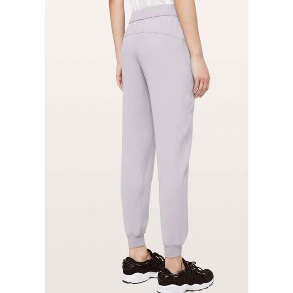 LULULEMON ATHLETICA On The Fly Jogger in Silverscreen Size 8 - Picture 2 of 4